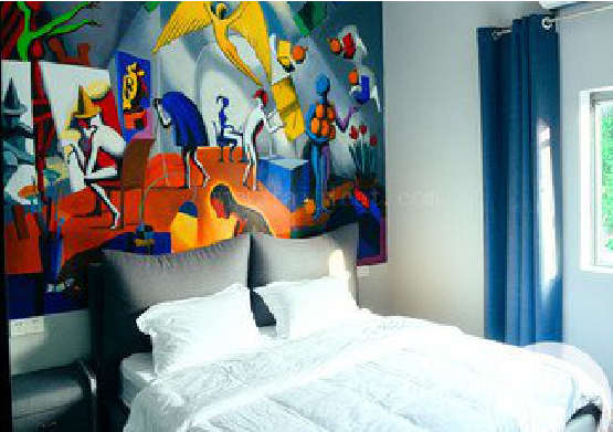 洪江对于酒店的墙体彩绘而言更注重哪些方面？