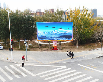 洪江户外大屏广告投放要点。